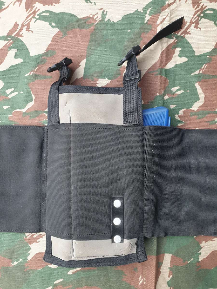 good condition SADF era 80s SASF Recce used old-school urban black nylon drop-leg RH pistol holster