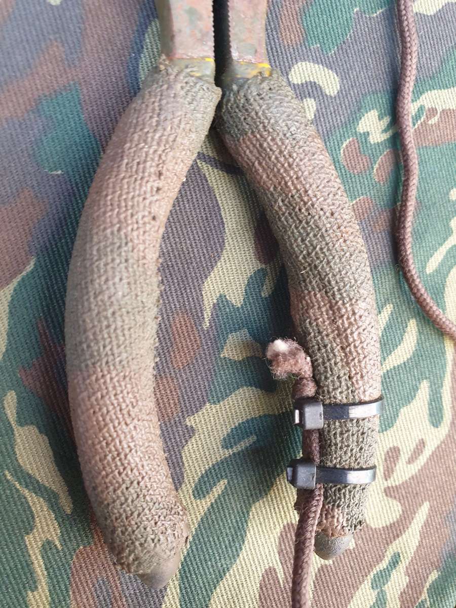 hand custom camo painted (commercail) small long nose pliers SA SF Recce used piece incl. dummy cord
