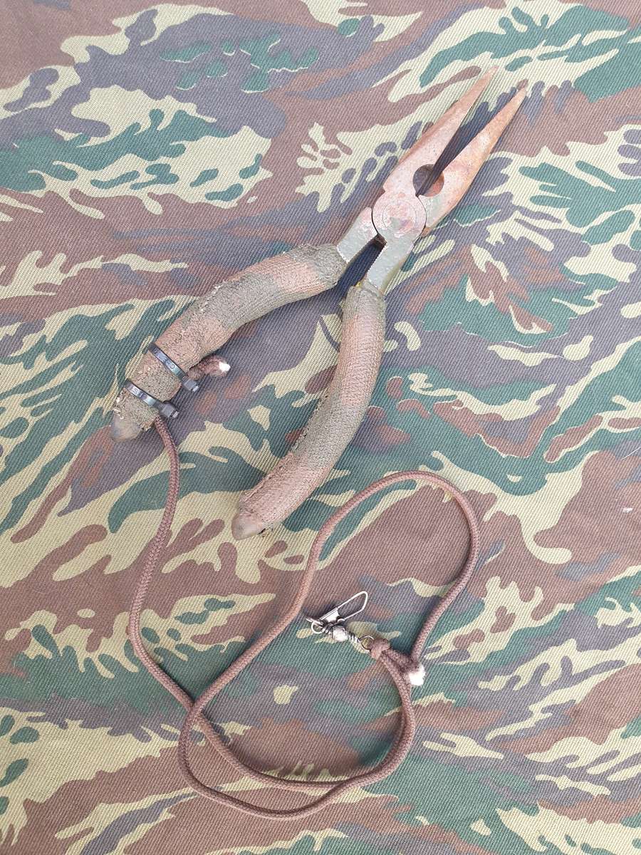 hand custom camo painted (commercail) small long nose pliers SA SF Recce used piece incl. dummy cord