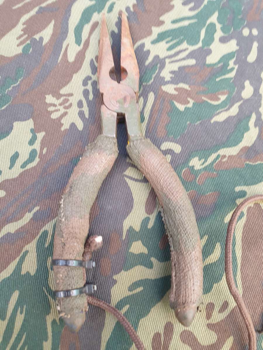 hand custom camo painted (commercail) small long nose pliers SA SF Recce used piece incl. dummy cord