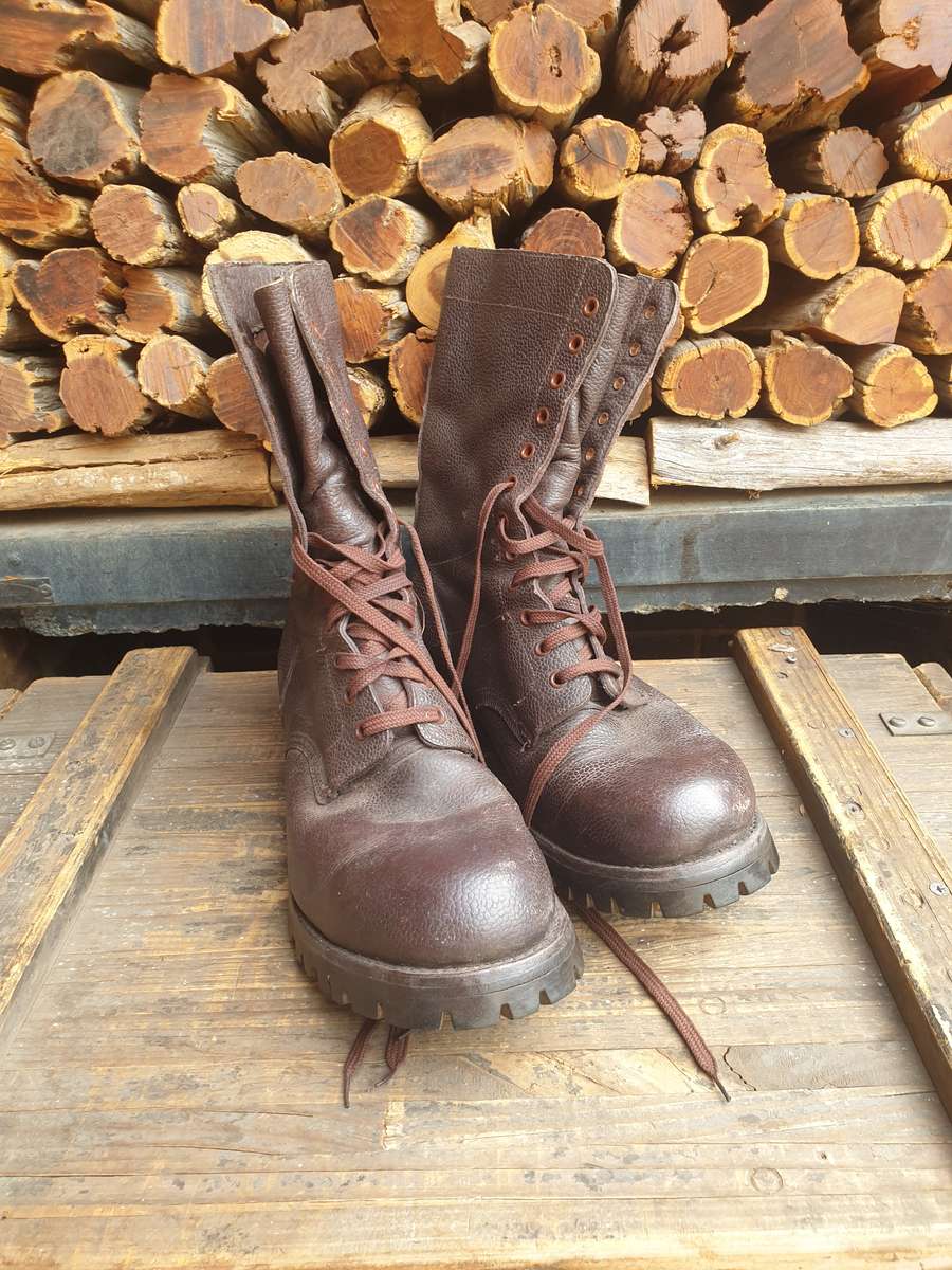 early SADF era issue Para classic Itshide Commando sole jump boots UK size 11 great used condition