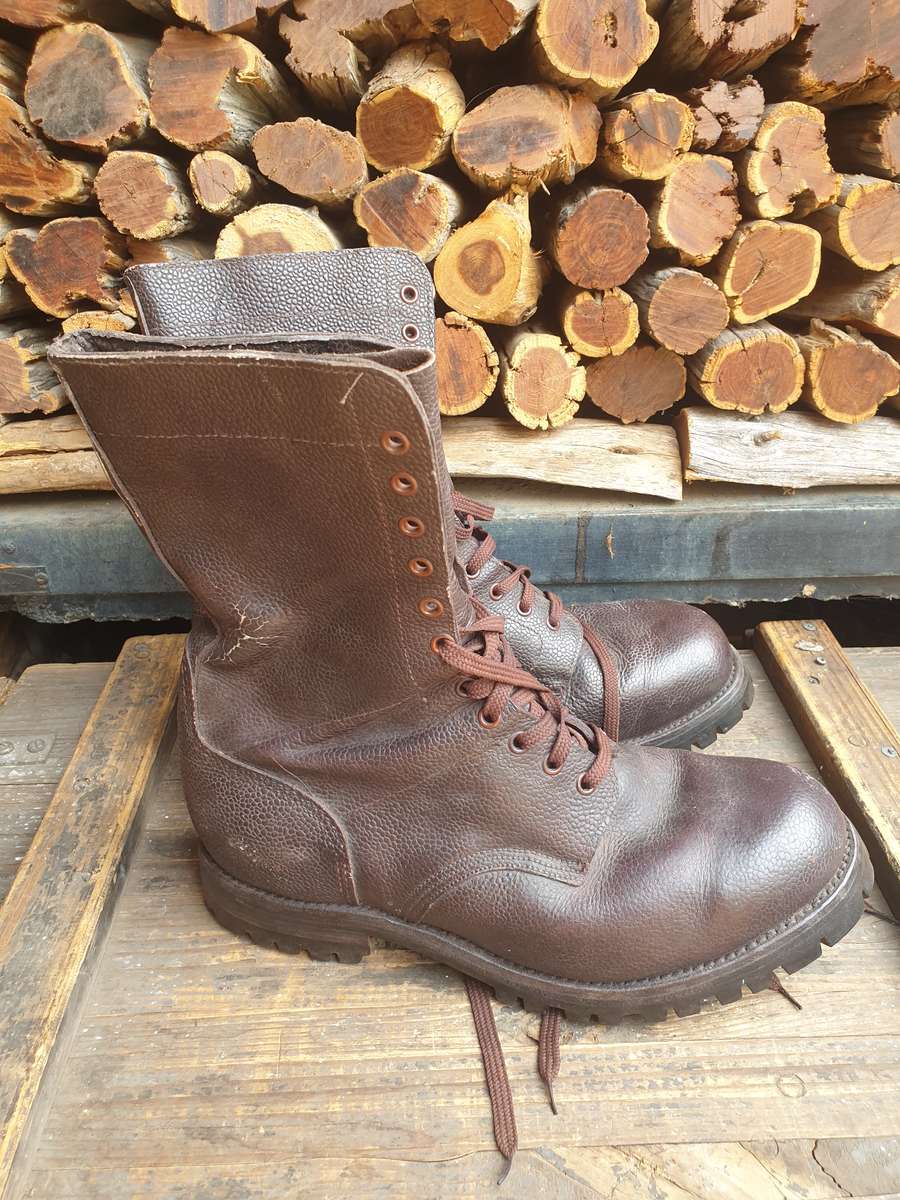 early SADF era issue Para classic Itshide Commando sole jump boots UK size 11 great used condition