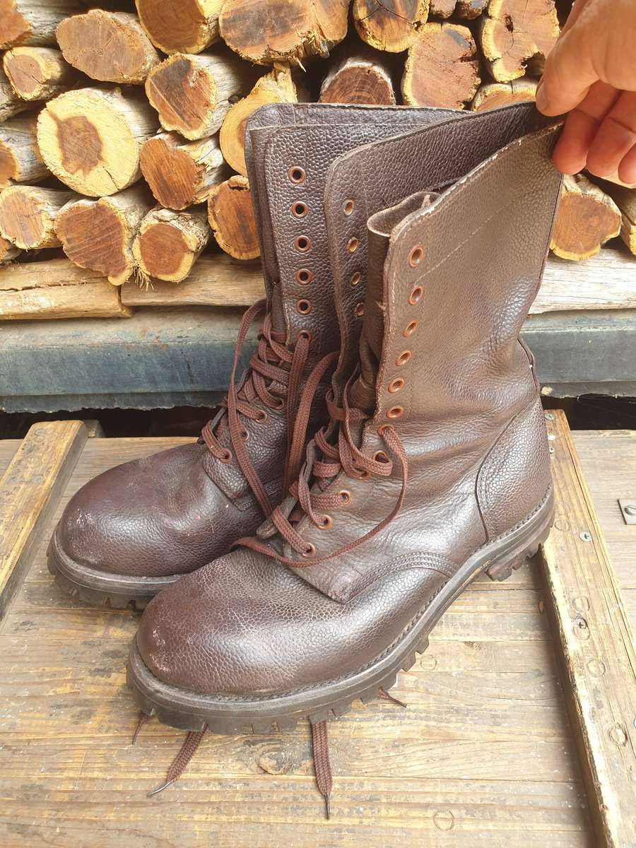 early SADF era issue Para classic Itshide Commando sole jump boots UK size 11 great used condition