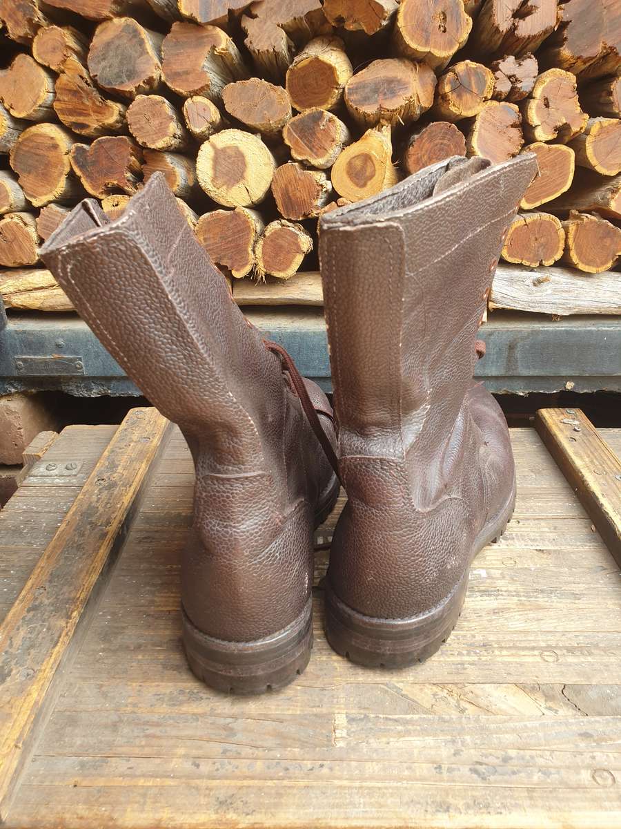 early SADF era issue Para classic Itshide Commando sole jump boots UK size 11 great used condition