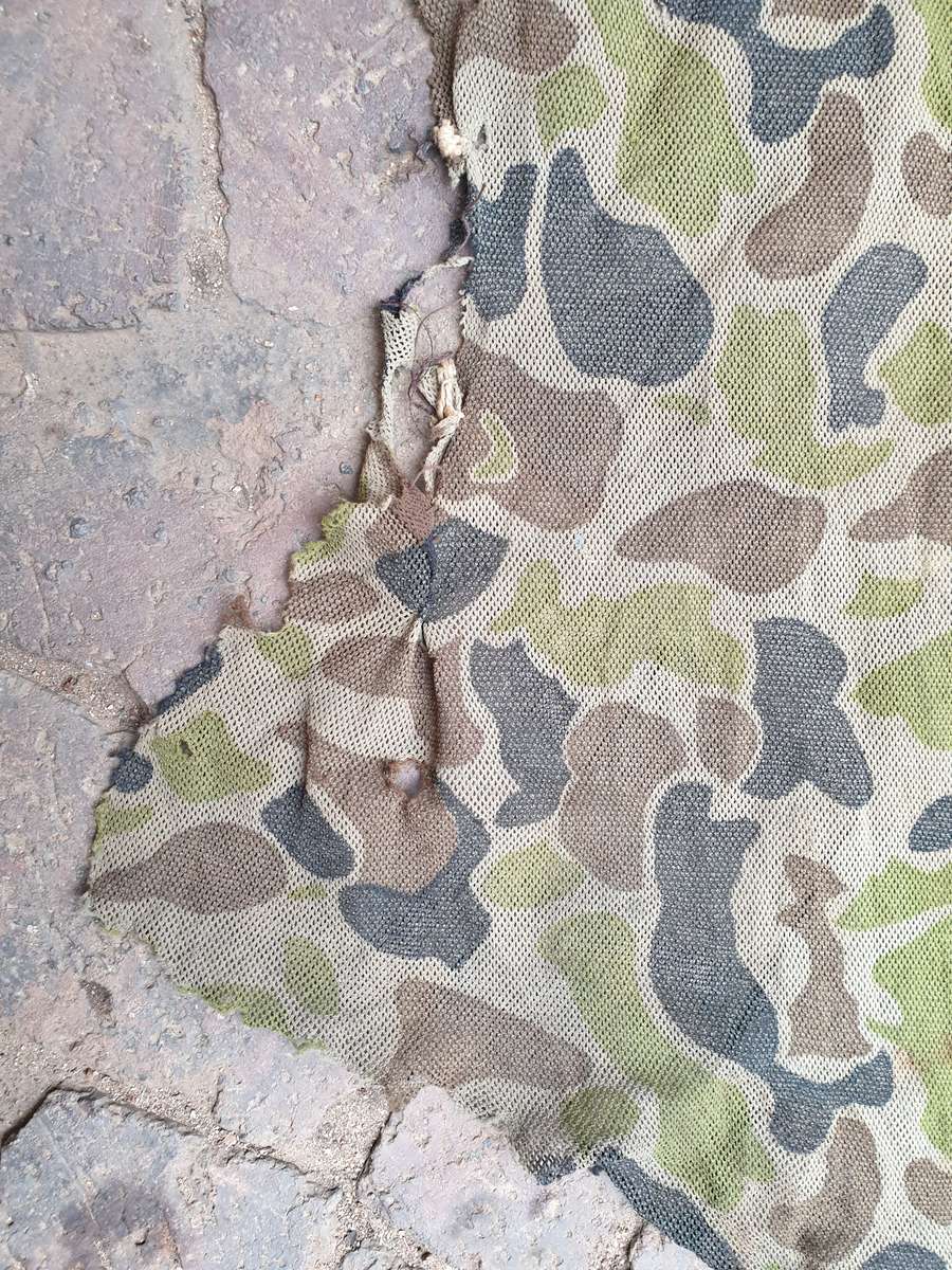 small piece SA SF Recce issued type "cabbage patch" camo mesh used for face veils & gloves etc.