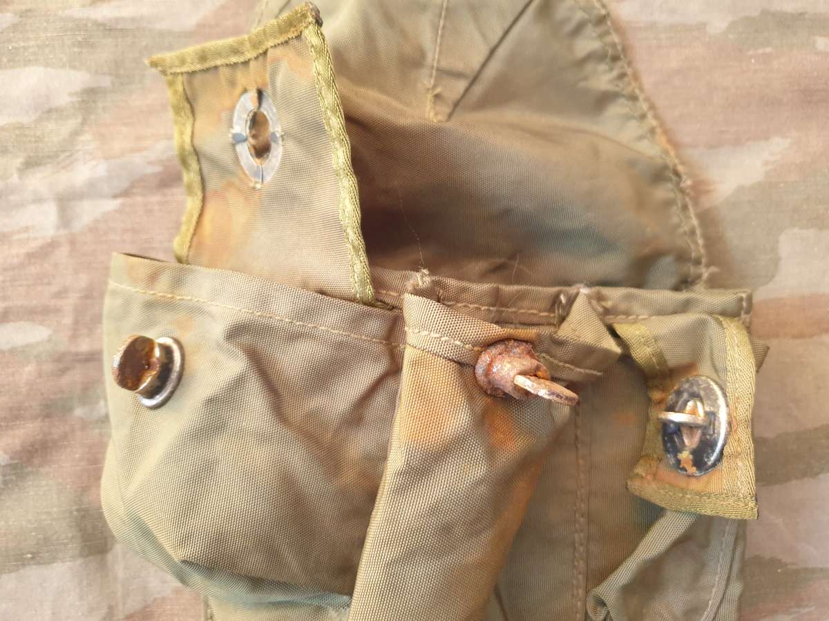 SADF era patt 80 SA SF Recce olive green nylon 3 xAK mag pouch (type with bellt loops at rear) metal