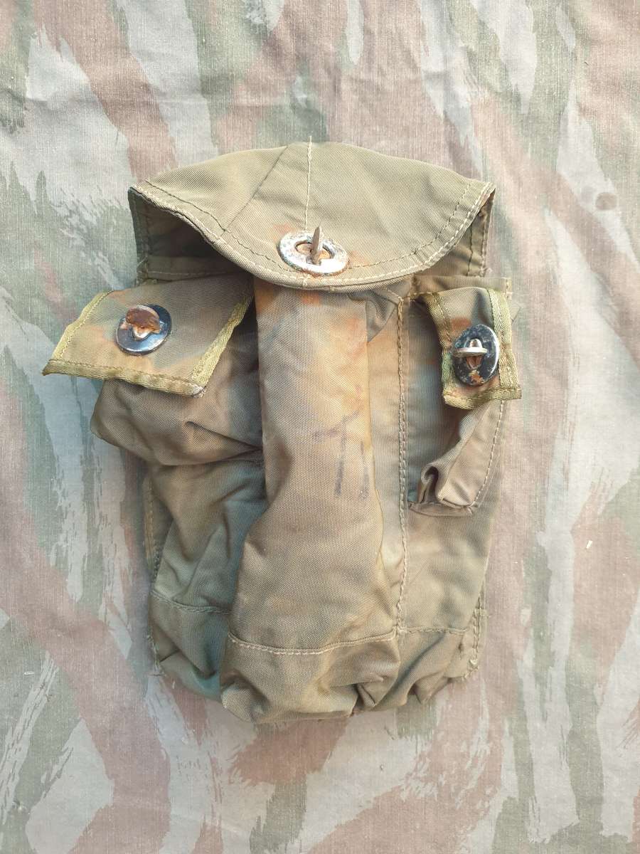 SADF era patt 80 SA SF Recce olive green nylon 3 xAK mag pouch (type with bellt loops at rear) metal