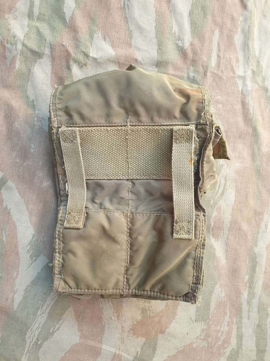 SADF era patt 80 SA SF Recce olive green nylon 3 xAK mag pouch (type with bellt loops at rear) metal