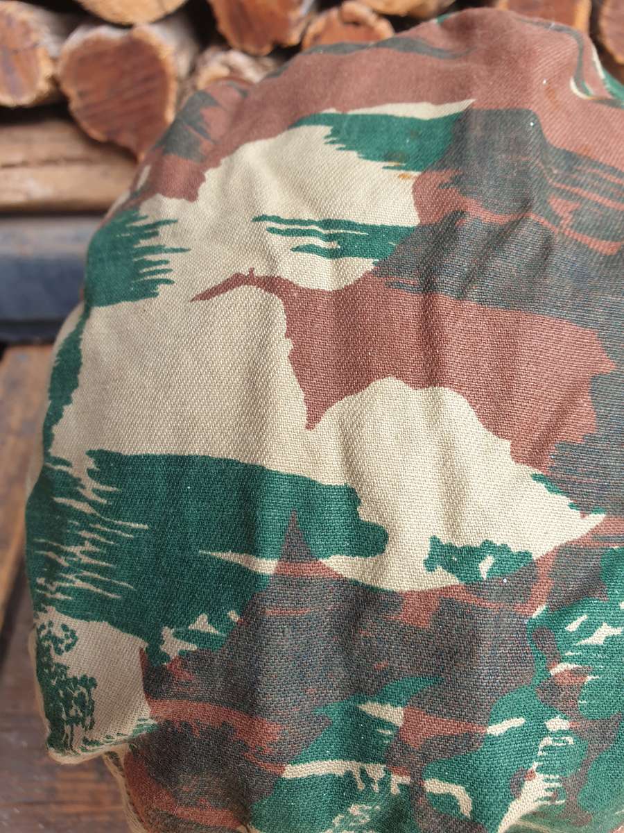 large size (fits 59/ 60cm) 1970s era SWA/Angola bushwar period SAP 1st patt camo bush-hat good clean
