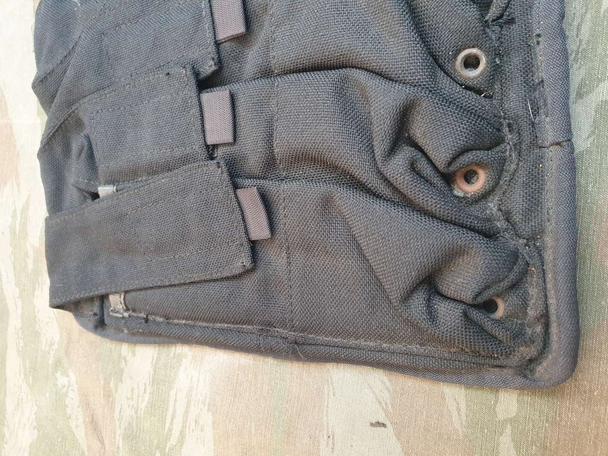 original SWA/Angola bushwar period SADF SA SF issue black urban loose 4 x SMG mags pouch clean
