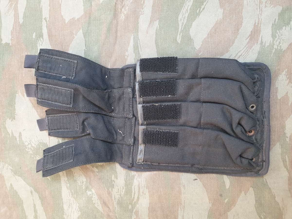 original SWA/Angola bushwar period SADF SA SF issue black urban loose 4 x SMG mags pouch clean