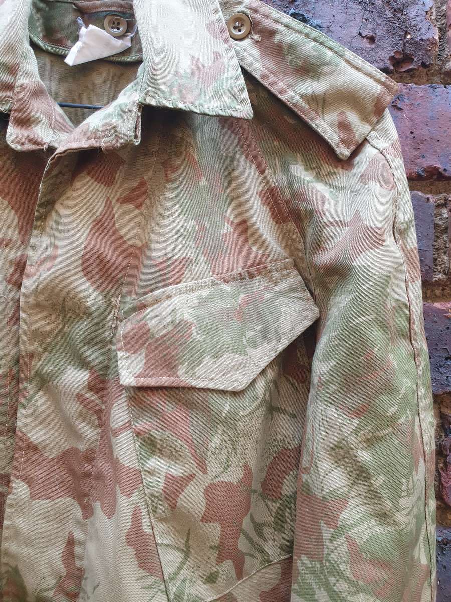 original bushwar period dated 71 (obsolete) SAP era 2nd patt camo bush-jacket used small size (med)