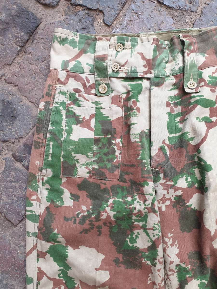 original bushwar period dated 71 (obsolete) SAP era 1st patt camo pr trousers  small size used clean