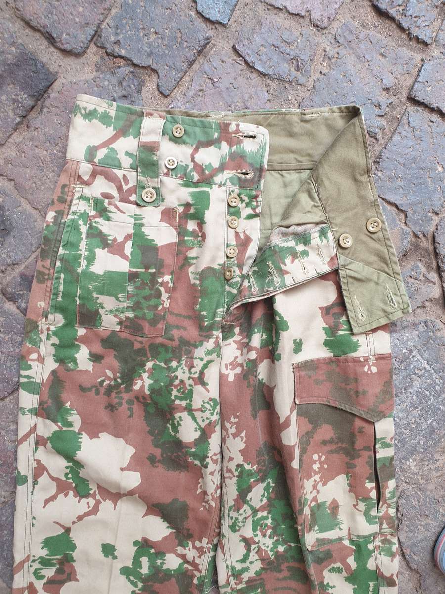 original bushwar period dated 71 (obsolete) SAP era 1st patt camo pr trousers  small size used clean