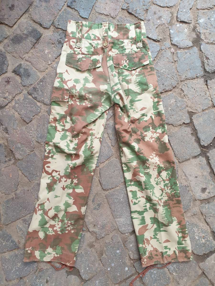 original bushwar period dated 71 (obsolete) SAP era 1st patt camo pr trousers  small size used clean