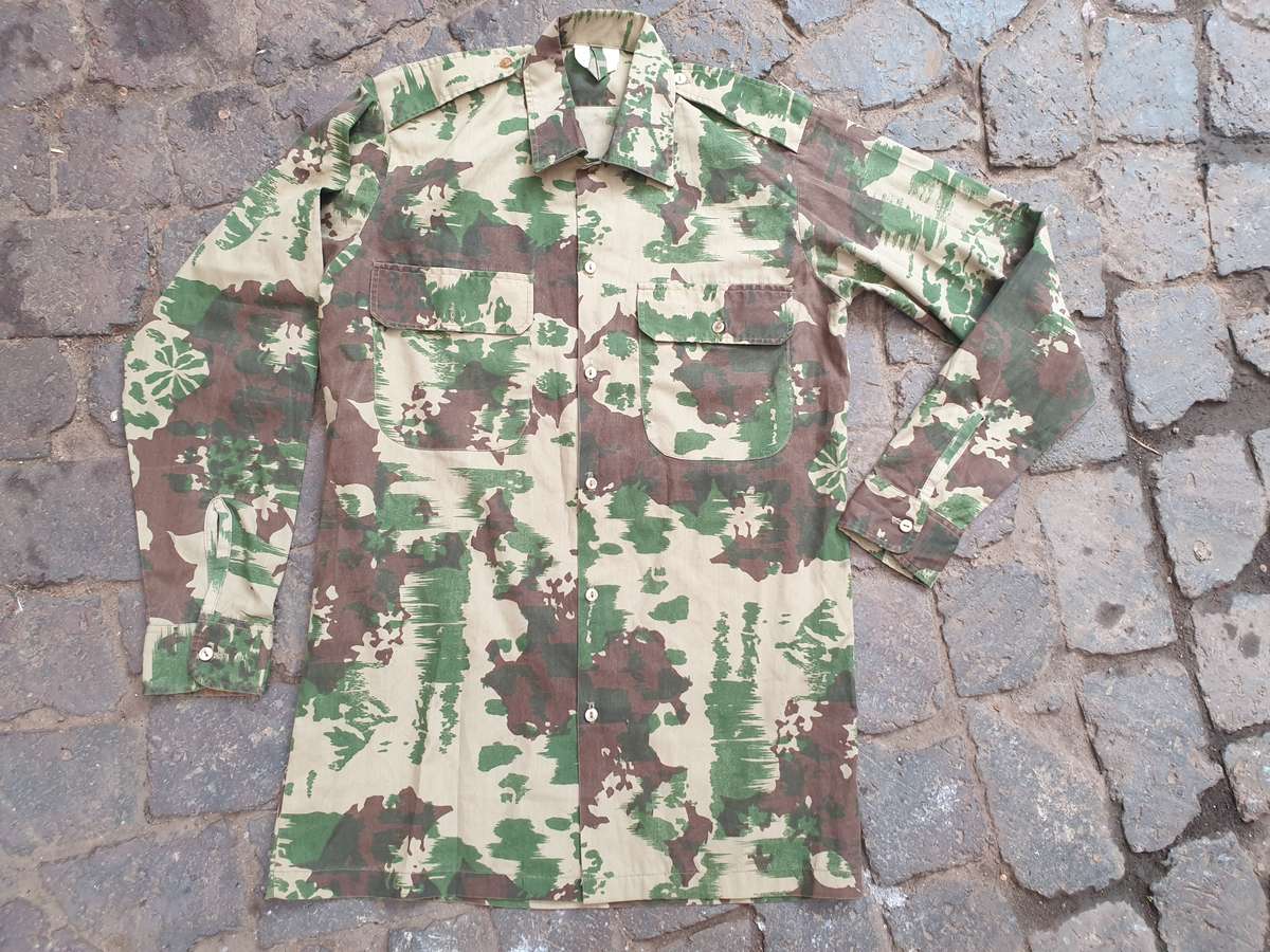 original bushwar period dated 71 (obsolete) SAP era 1st patt camo l/s shirt  small size used clean
