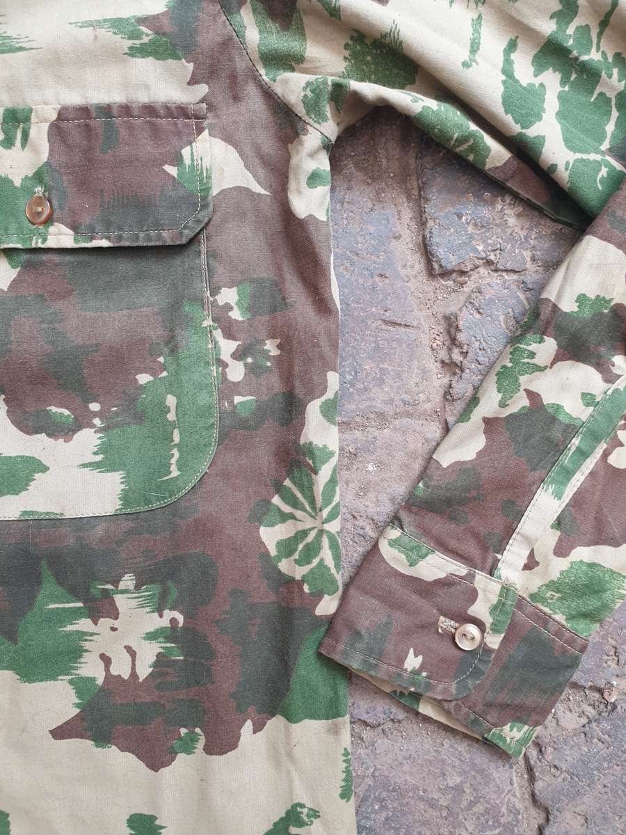 original bushwar period dated 71 (obsolete) SAP era 1st patt camo l/s shirt  small size used clean