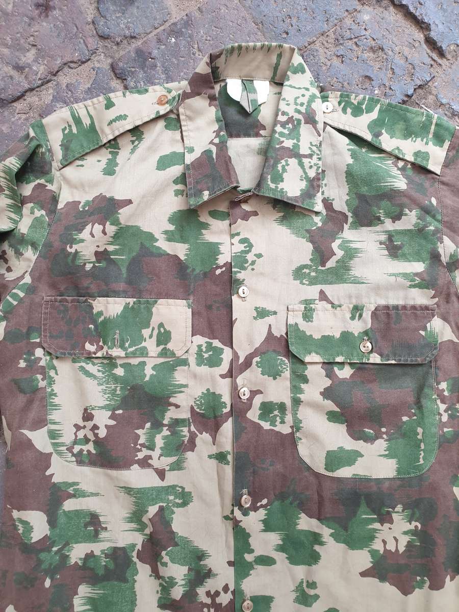 original bushwar period dated 71 (obsolete) SAP era 1st patt camo l/s shirt  small size used clean