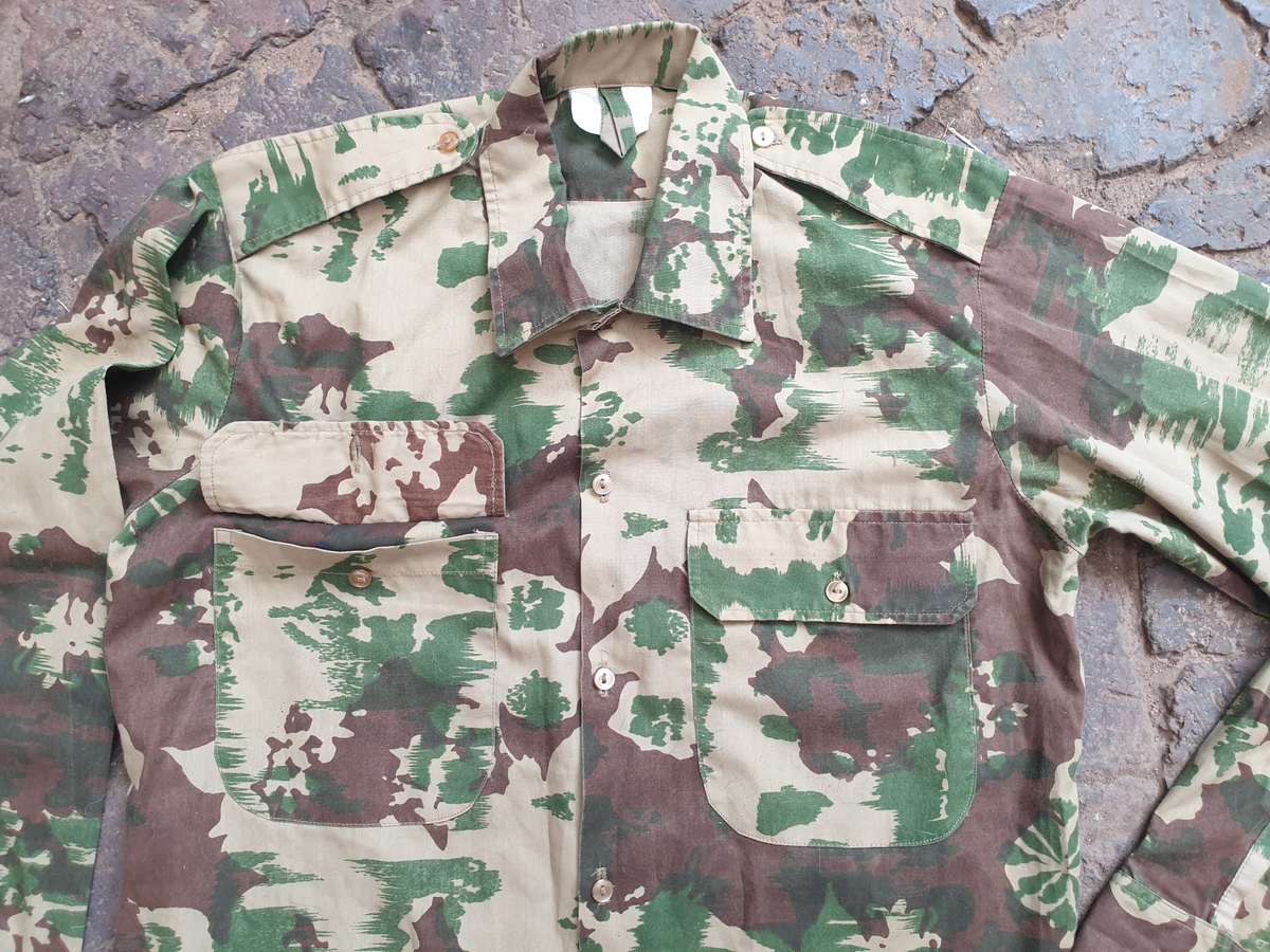 original bushwar period dated 71 (obsolete) SAP era 1st patt camo l/s shirt  small size used clean