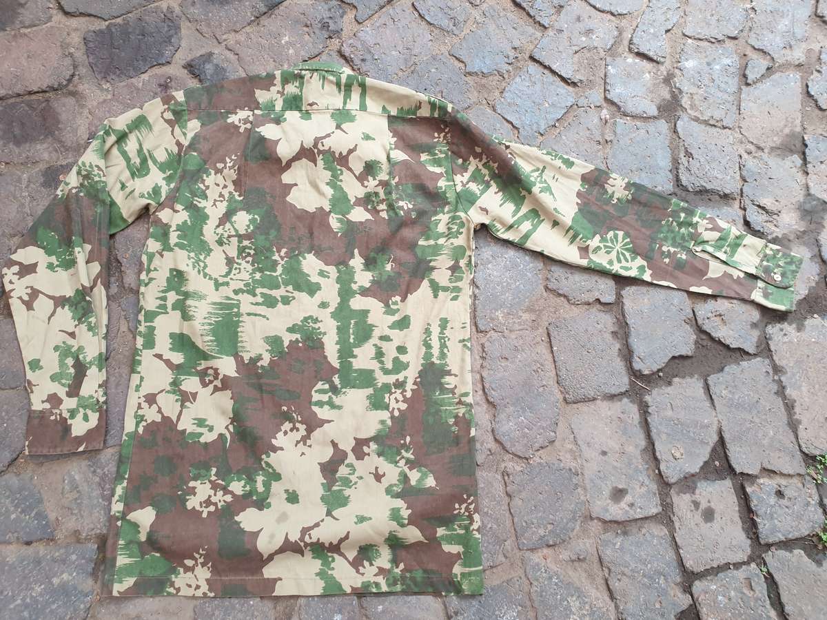 original bushwar period dated 71 (obsolete) SAP era 1st patt camo l/s shirt  small size used clean