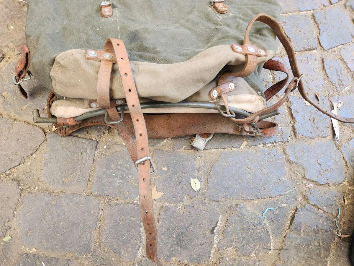 neat used condition vintage 100% original no damage canvas & leather European style "mountain pack"