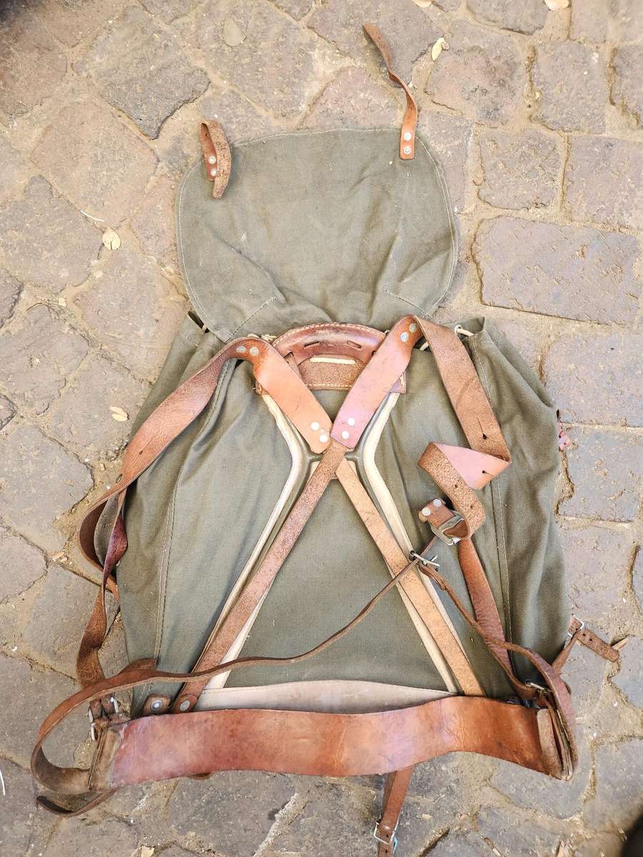 neat used condition vintage 100% original no damage canvas & leather European style "mountain pack"