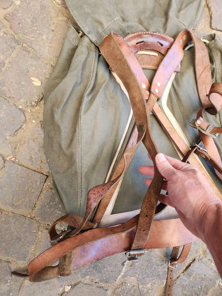 neat used condition vintage 100% original no damage canvas & leather European style "mountain pack"