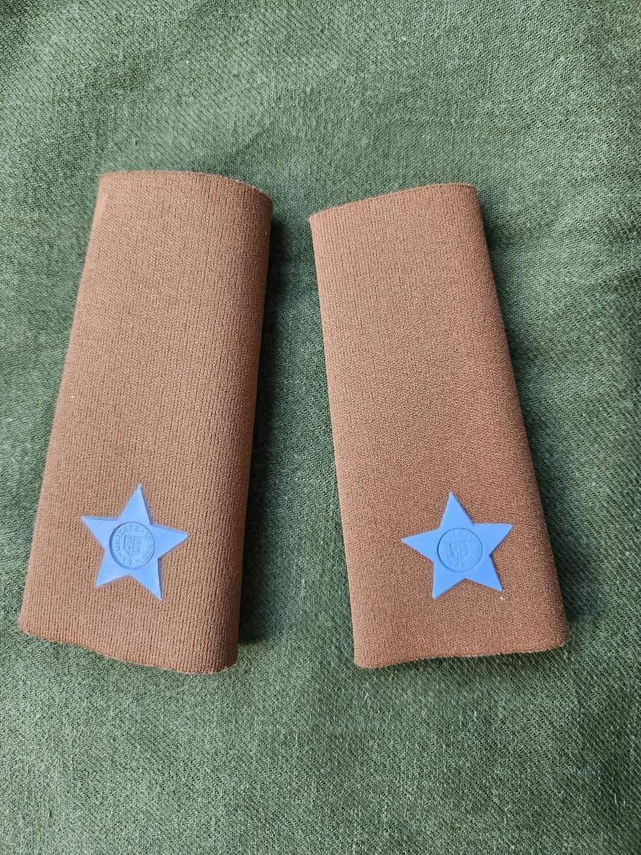 new & unused 100% original period SADF era SAAF 2nd Lt Officers' rank slides nutria tupper ranks
