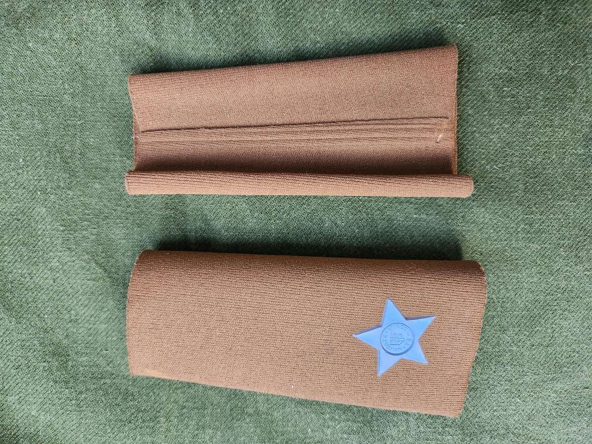 new & unused 100% original period SADF era SAAF 2nd Lt Officers' rank slides nutria tupper ranks