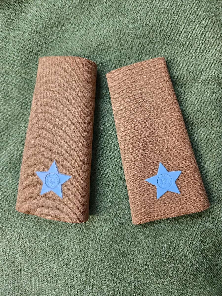 new & unused 100% original period SADF era SAAF 2nd Lt Officers' rank slides nutria tupper ranks