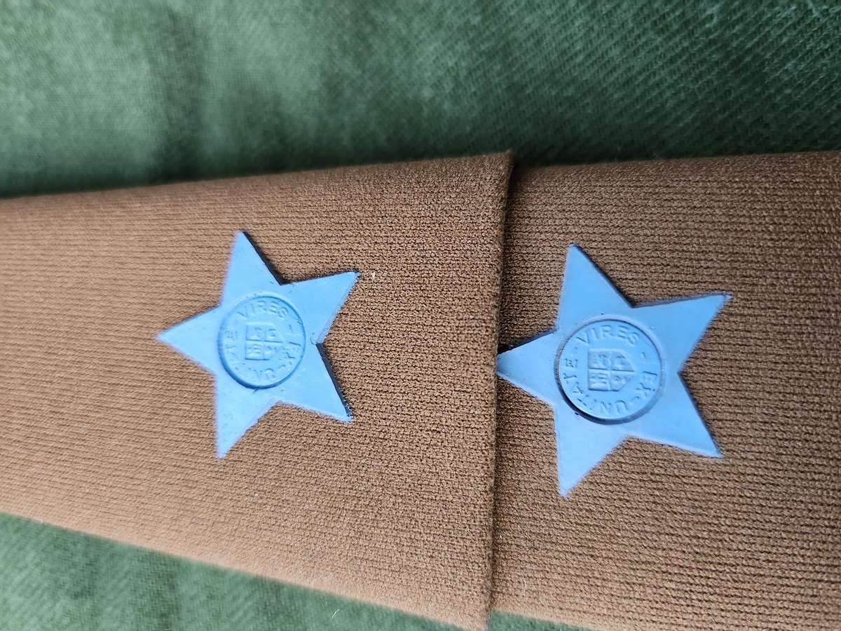 new & unused 100% original period SADF era SAAF 2nd Lt Officers' rank slides nutria tupper ranks