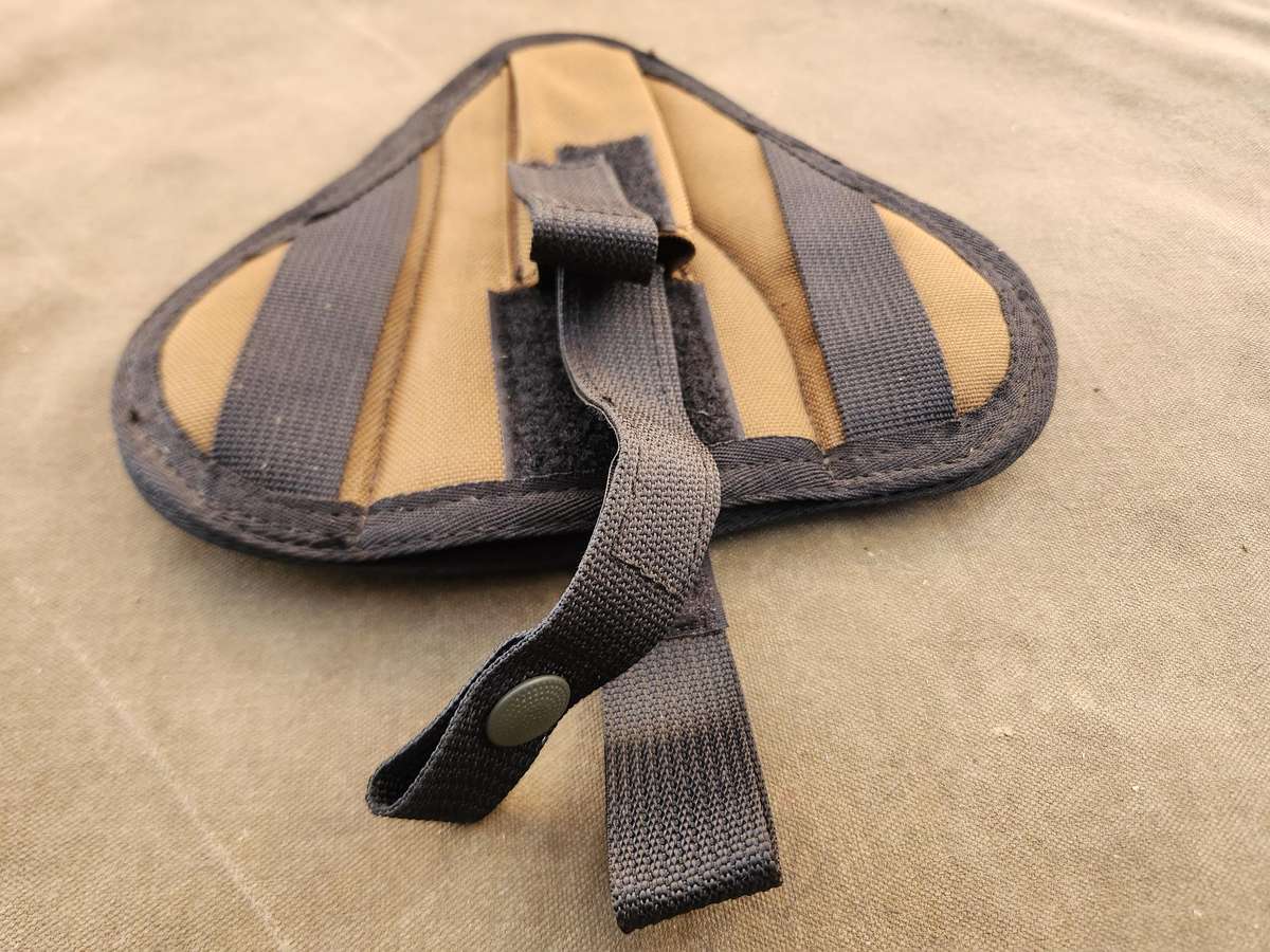 as new basically unused 100% original SADF nutria CORDURA RH classic 80s/90s design pancake holster