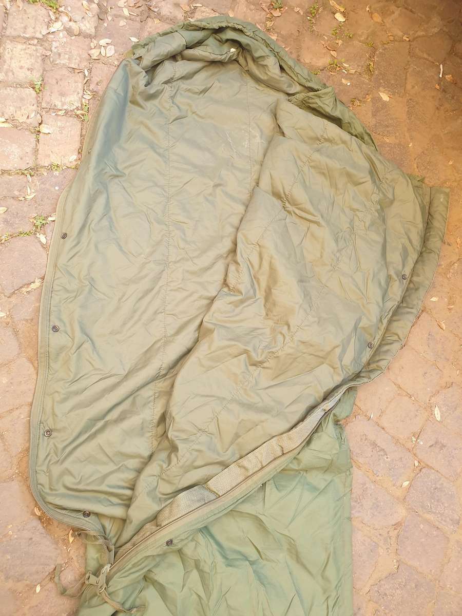 as new (unused) USGI Patrol sleeping-bag olive green light-weight ideal 3 seasons bag for SA cond