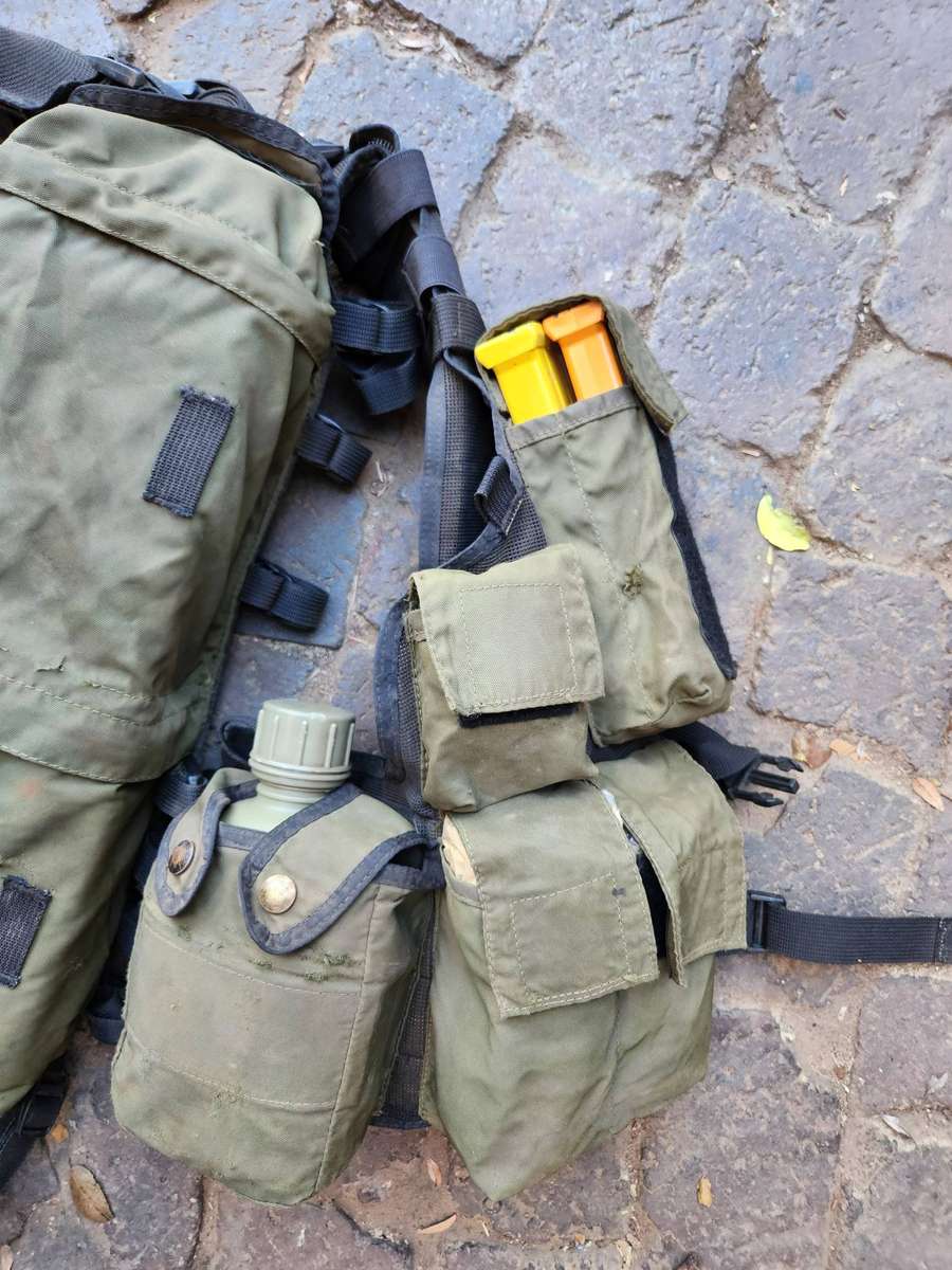 scarce 100% original SAP STF olive green patt 83 Textcraft battle-jacket in good used complete cond.