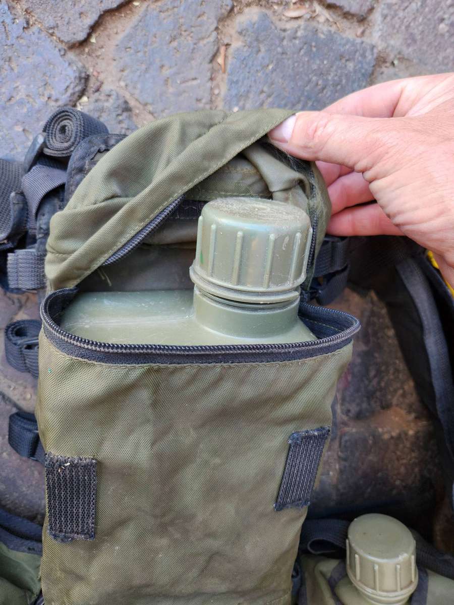 scarce 100% original SAP STF olive green patt 83 Textcraft battle-jacket in good used complete cond.