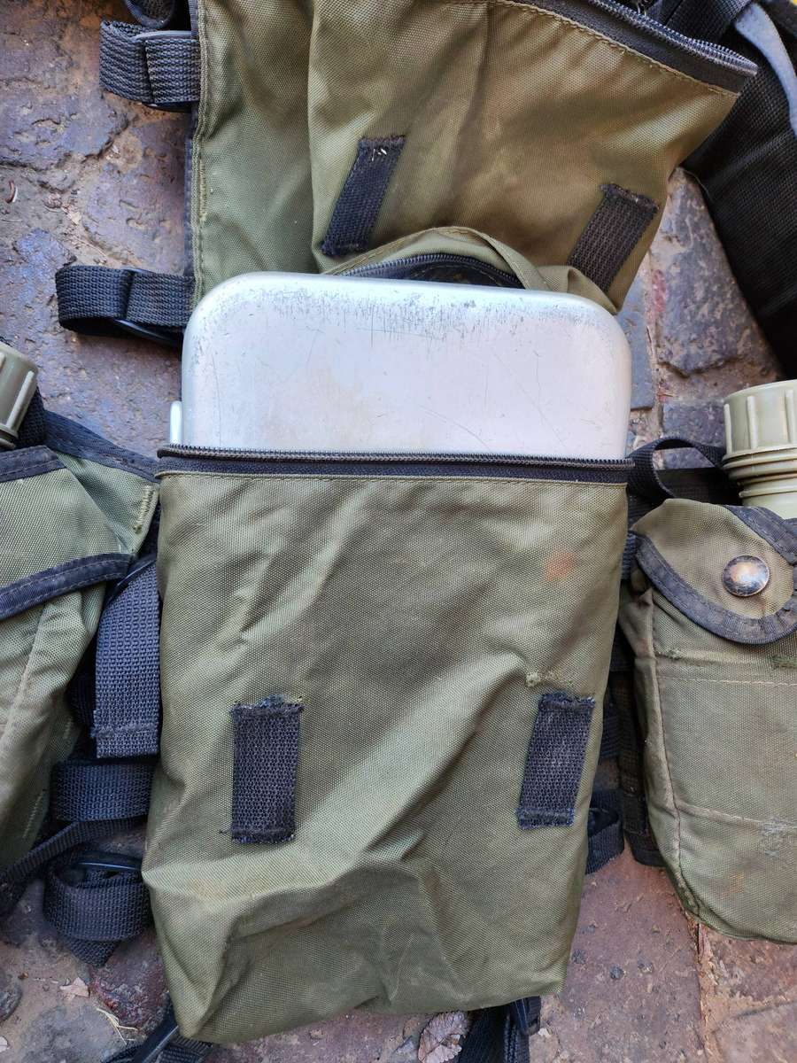 scarce 100% original SAP STF olive green patt 83 Textcraft battle-jacket in good used complete cond.