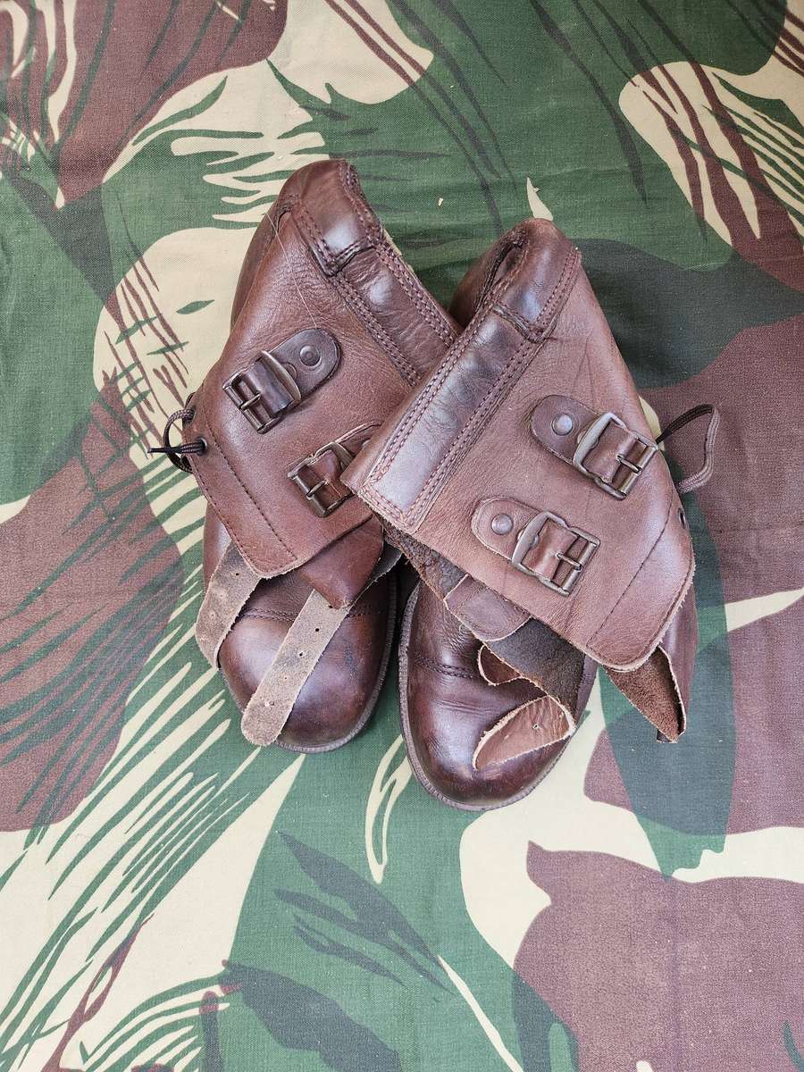 Rhodesia Army issue double buckle MARS sole boots size 8UK
