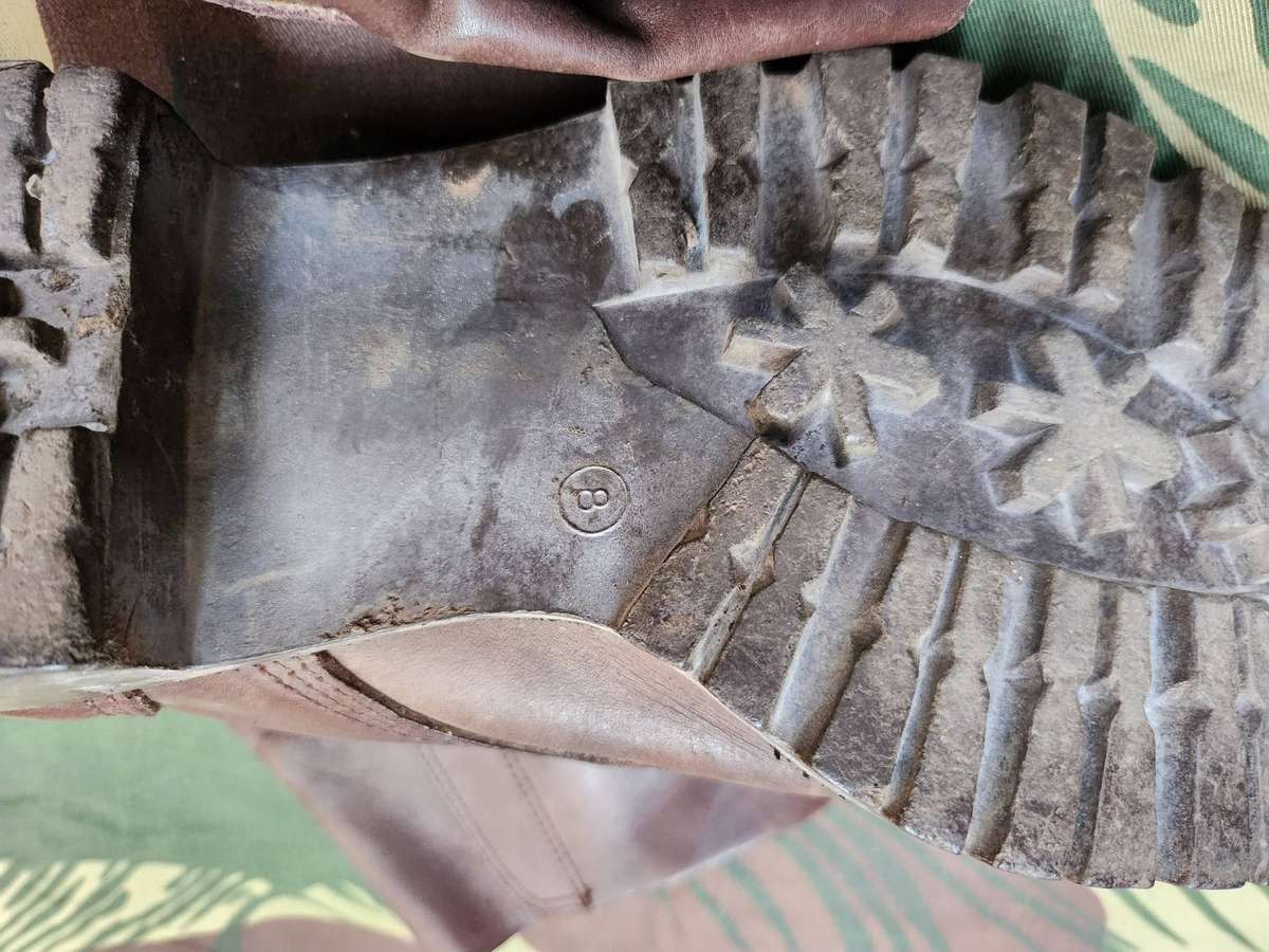 Rhodesia Army issue double buckle MARS sole boots size 8UK