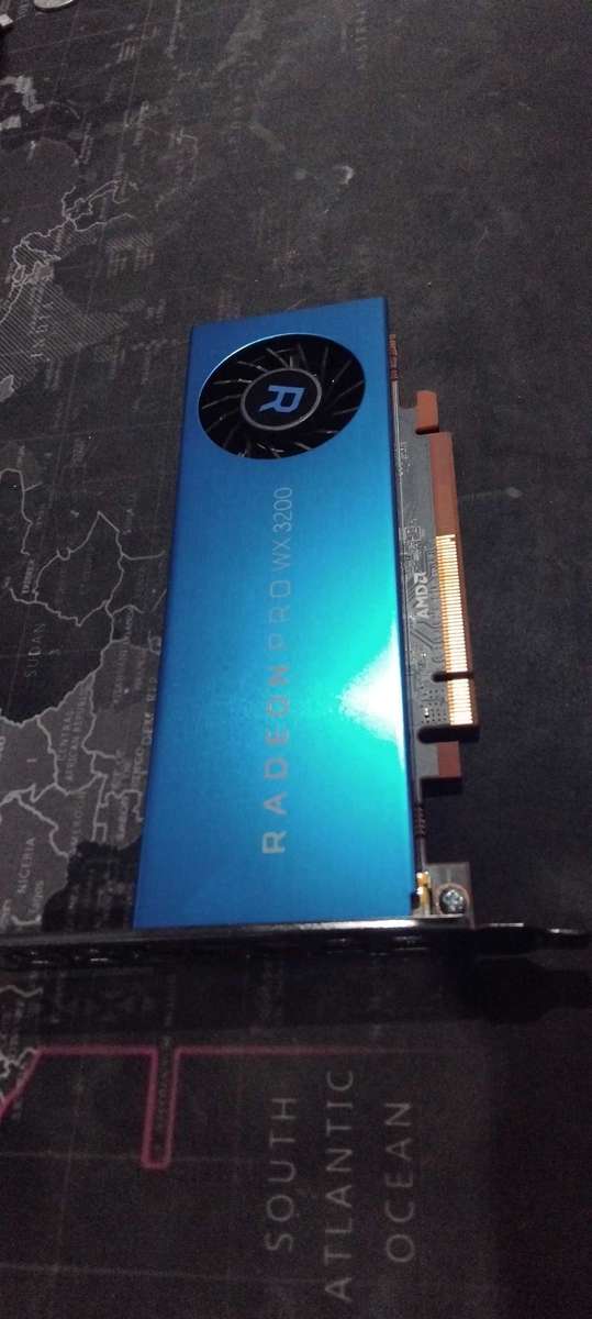AMD Radeon Pro WX 3200