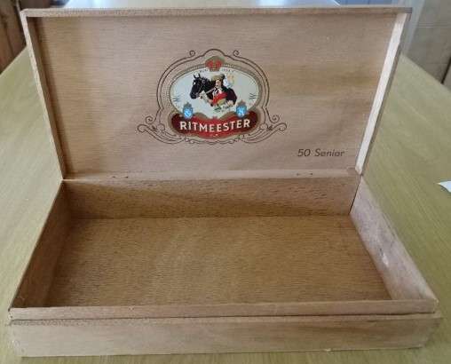 WOODEN RITMEESTER 50 CIGAR BOX (22 CM X 11.5 CM X 4 CM)