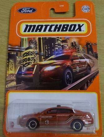 MATCHBOX FORD POLICE INTERCEPTOR 81/100 (NEW ON LONG CARD)