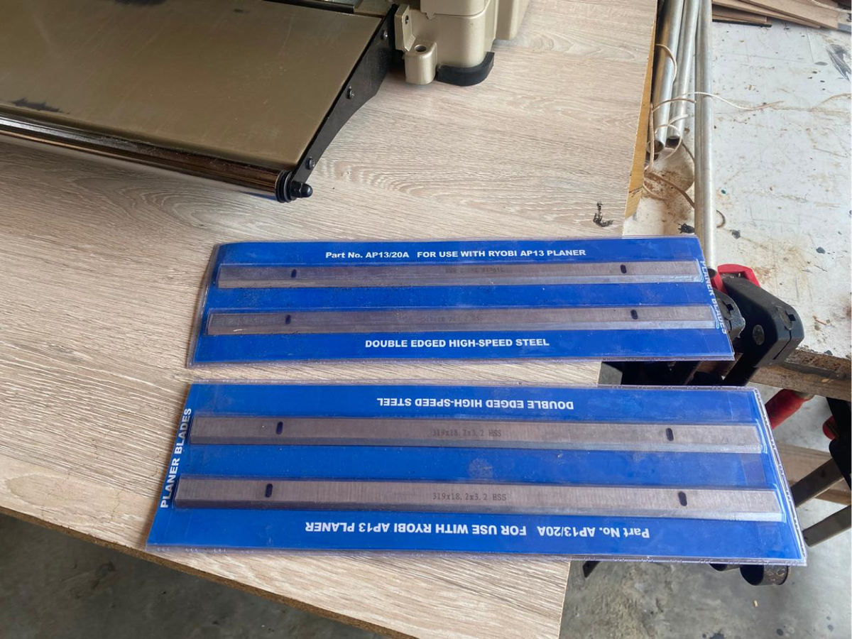 Ryobi thicknesser planer with 2 sets of new blades