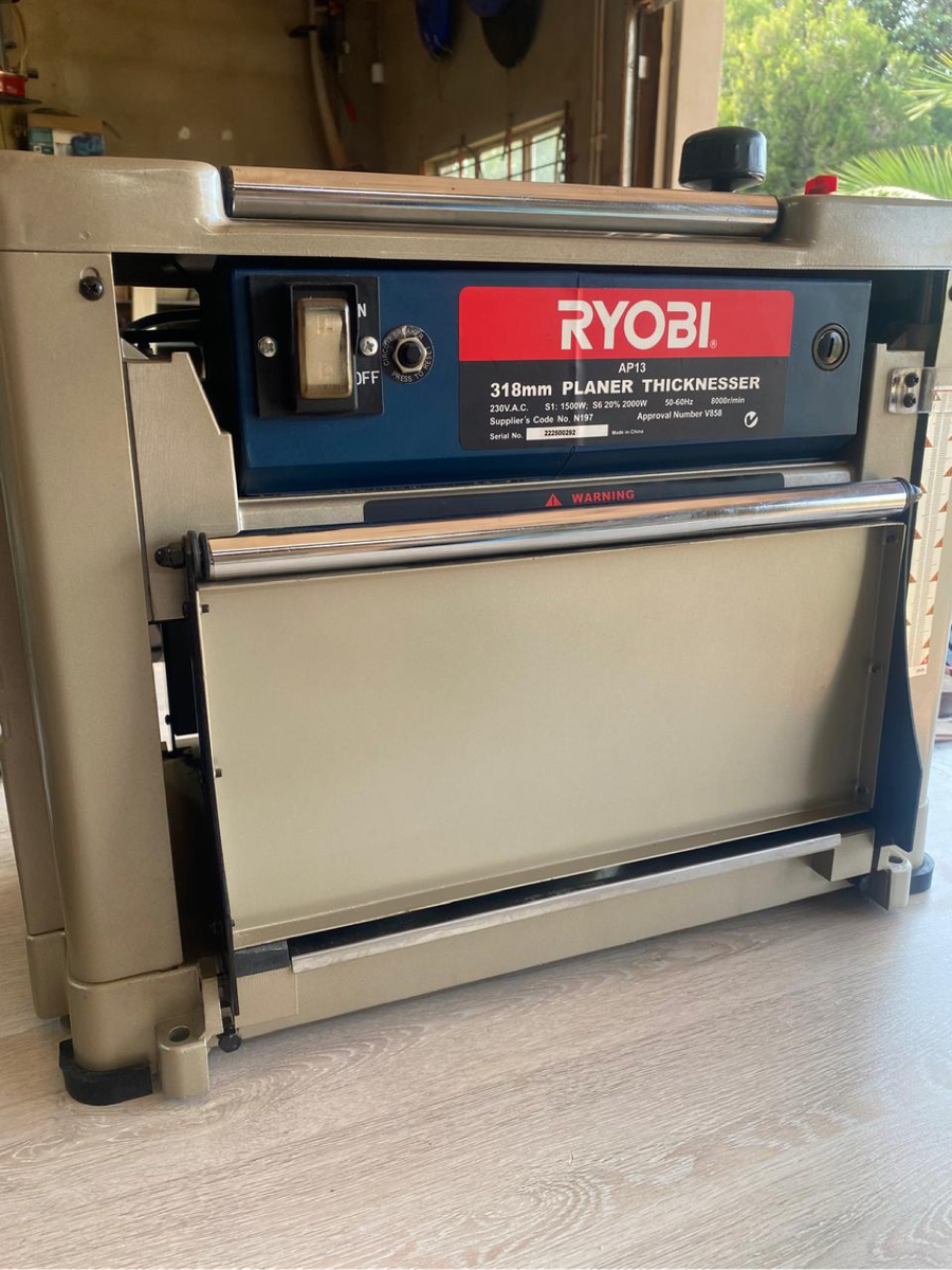 Ryobi thicknesser planer with 2 sets of new blades