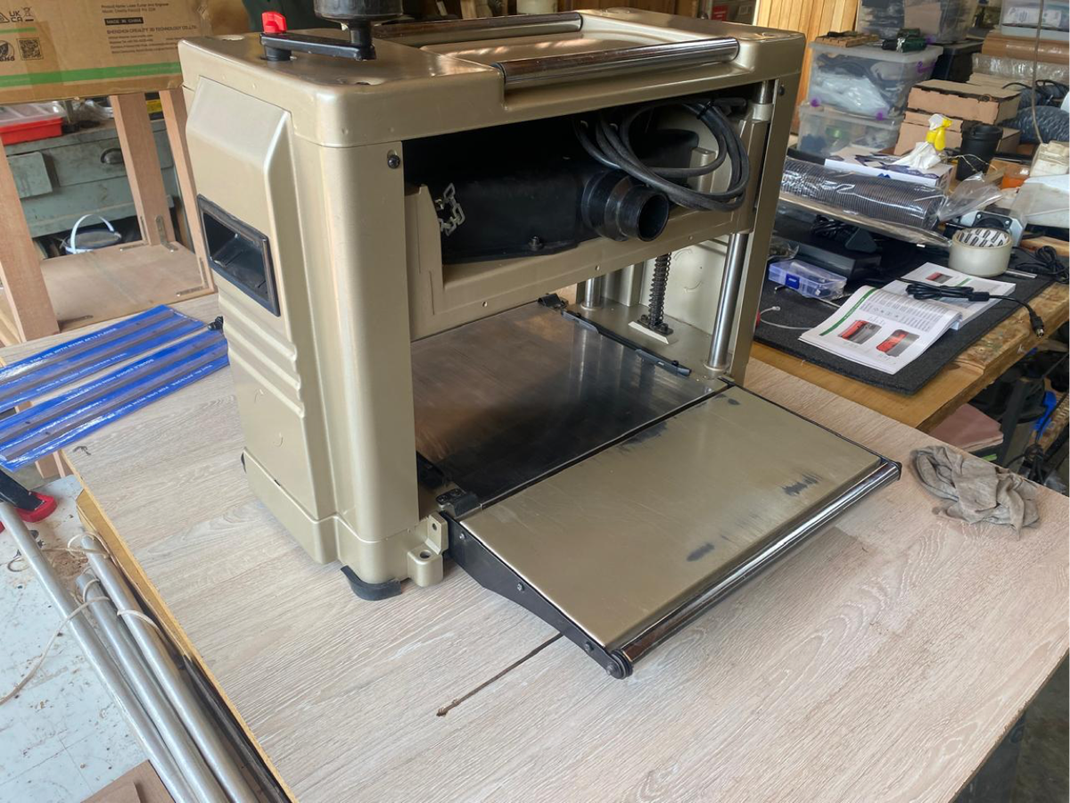 Ryobi thicknesser planer with 2 sets of new blades