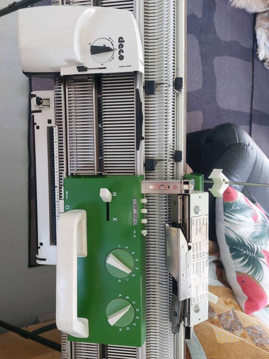 Passap Duomatic 80 knitting machine