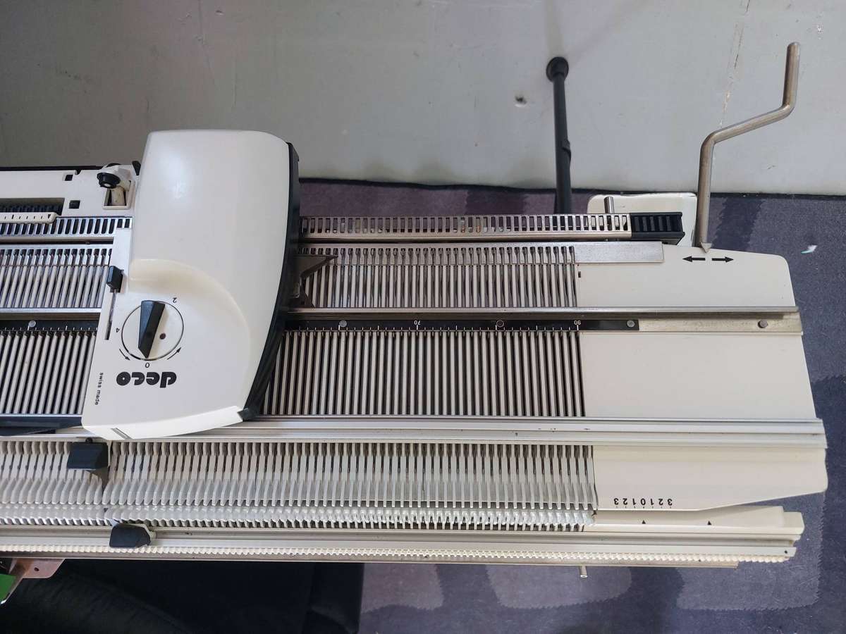 Passap Duomatic 80 knitting machine