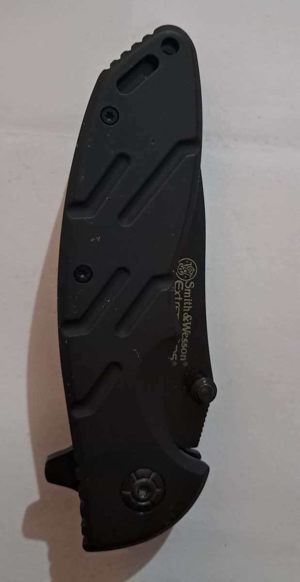 Smith & Wesson Extreme Ops pocket knife