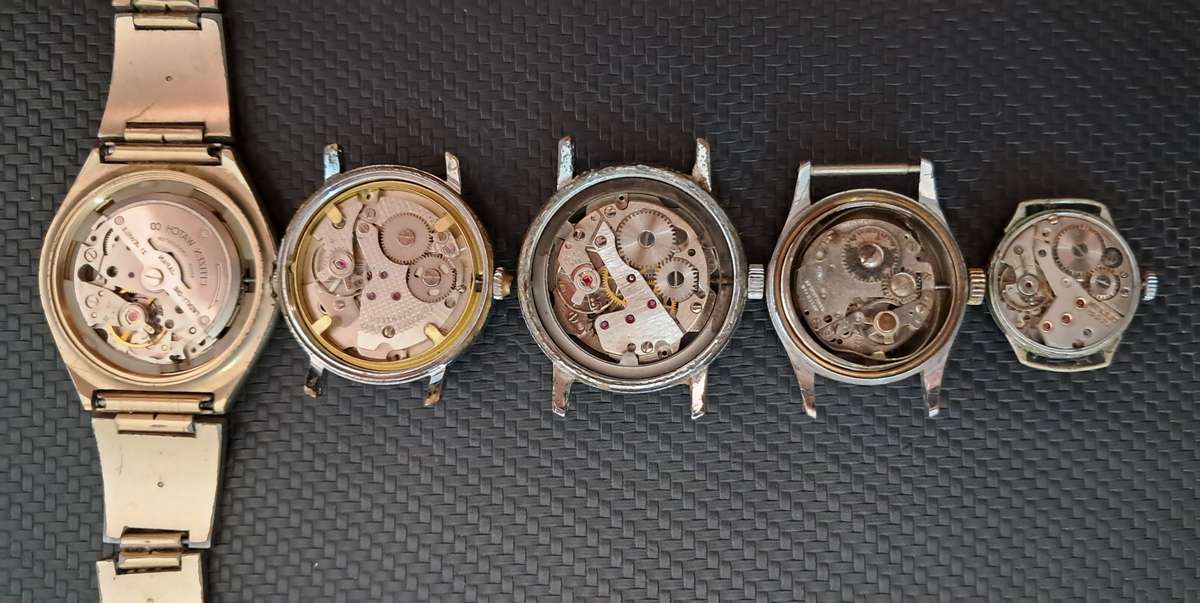 Lot of 5 watches for restoration or spares.