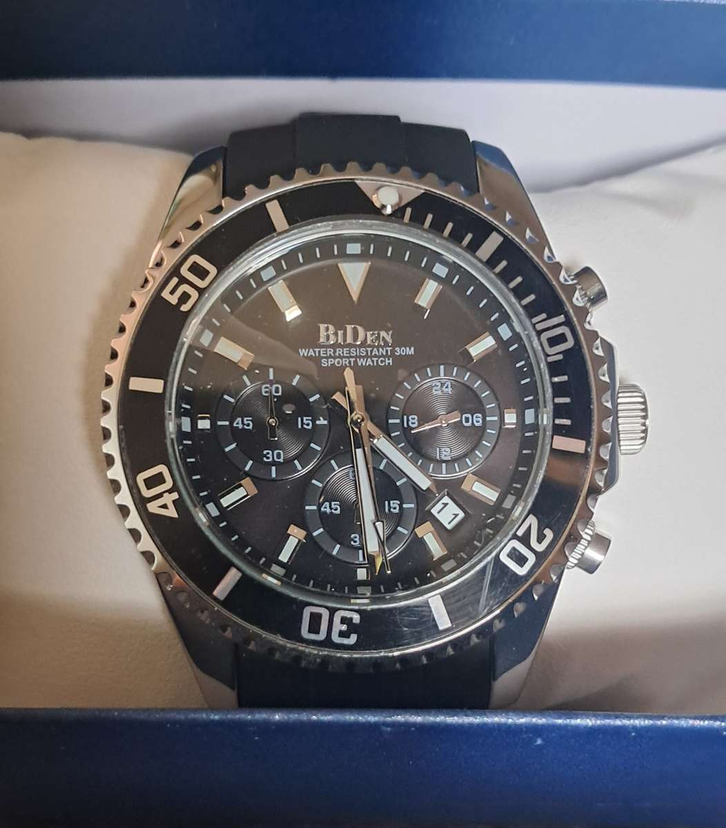 Quartz mens  Chronograph watch