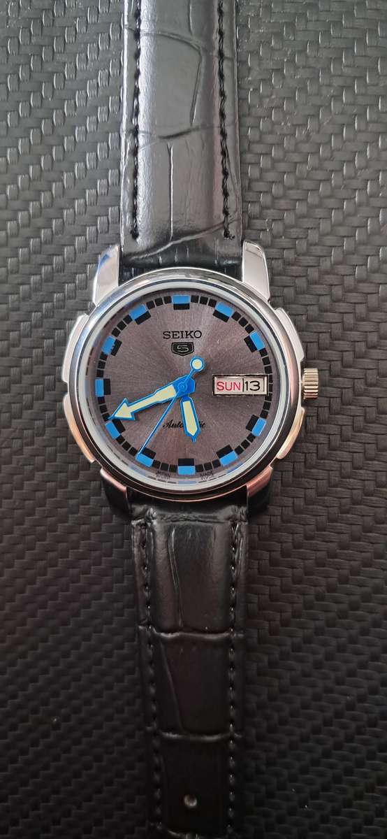 Vintage Seiko 5 Automatic Calendar Watch